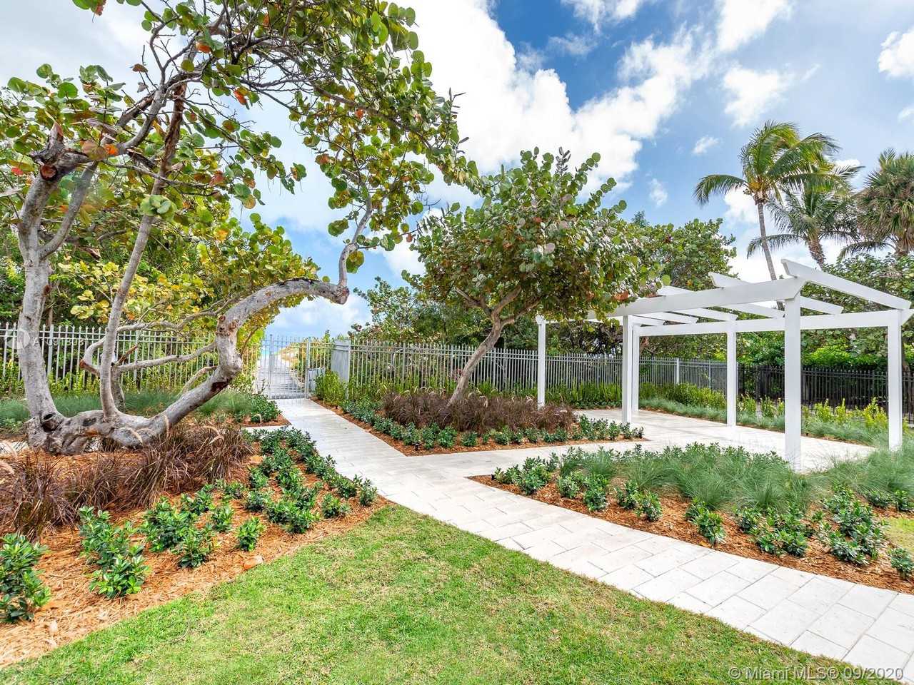 COMMODORE CLUB SOUTH COND - Photo 2 of 18