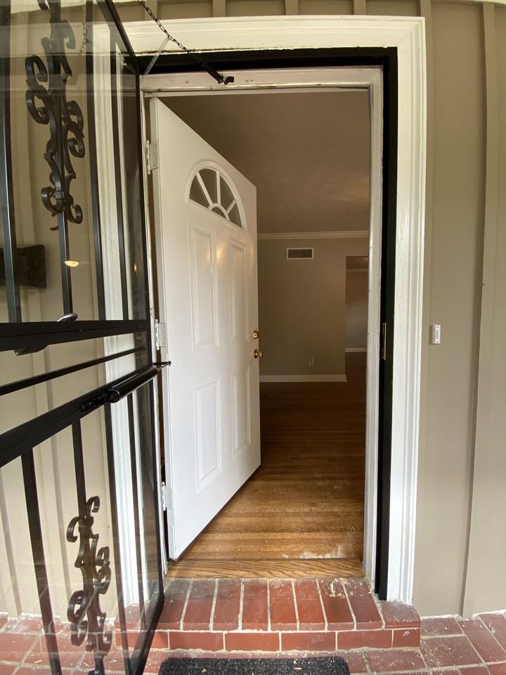 1085 S Perkins Rd - Photo 2 of 12