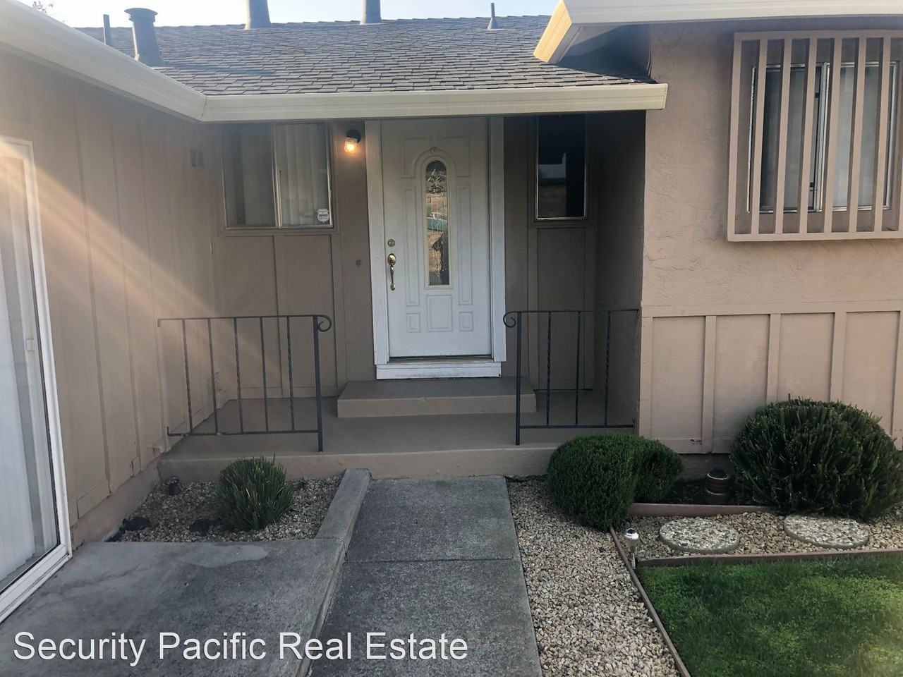 2633 Rim Rd - Photo 2 of 27