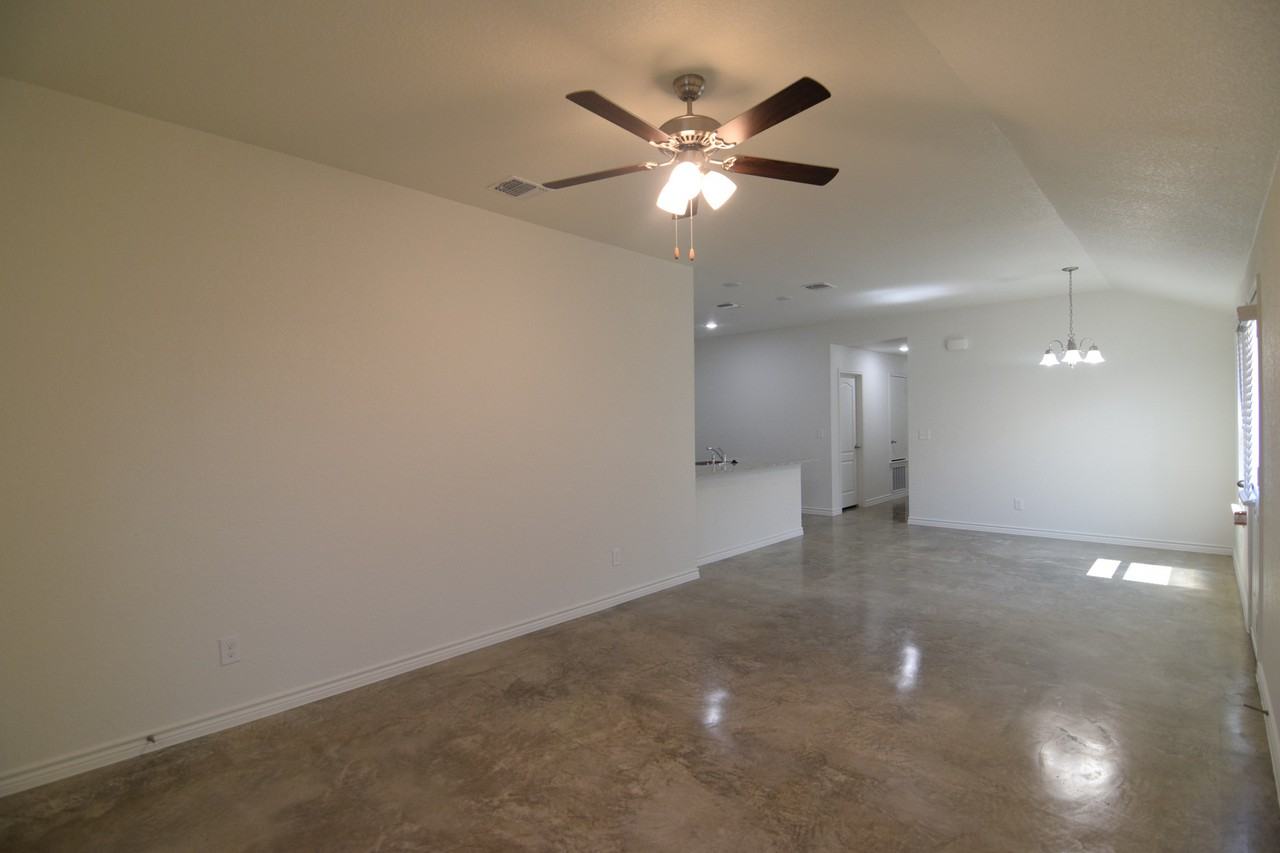 1006 Barbara Jordan St - Photo 7 of 18