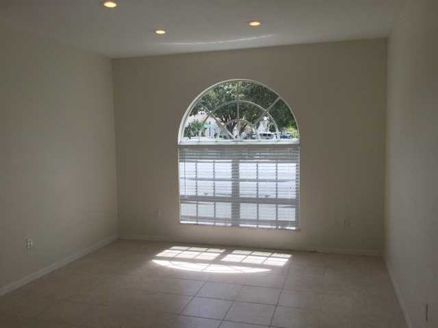 4553 Marchmont Blvd - Photo 3 of 20