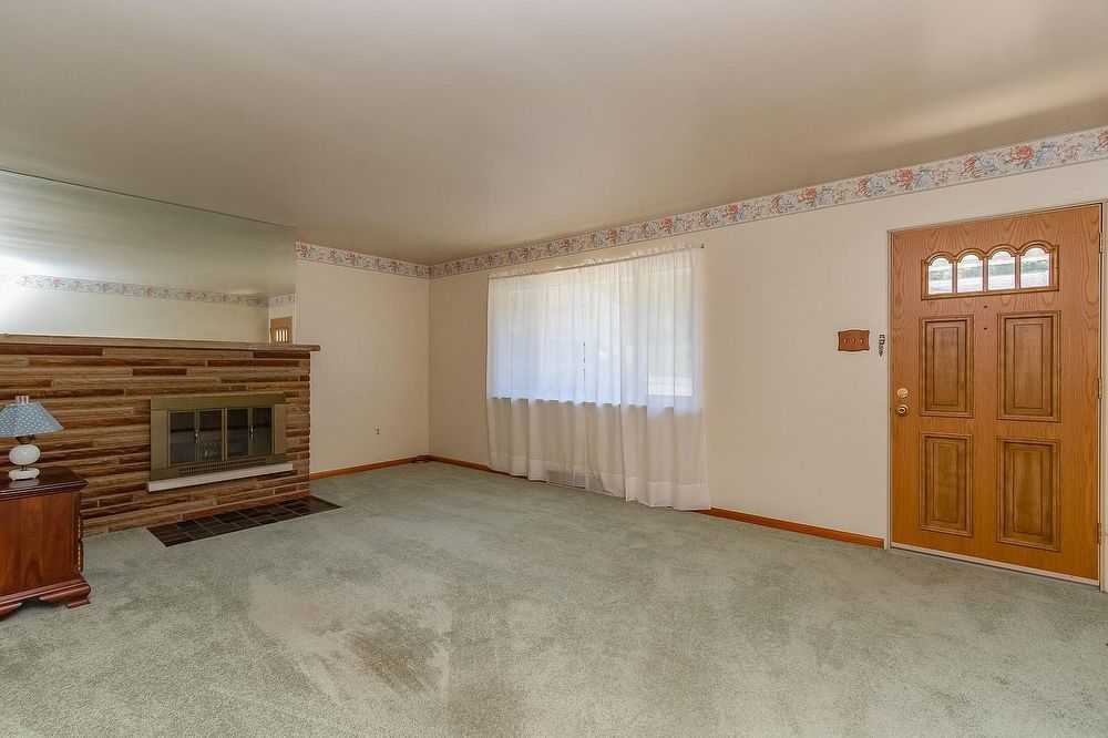 2904 Patterson Dr - Photo 2 of 10