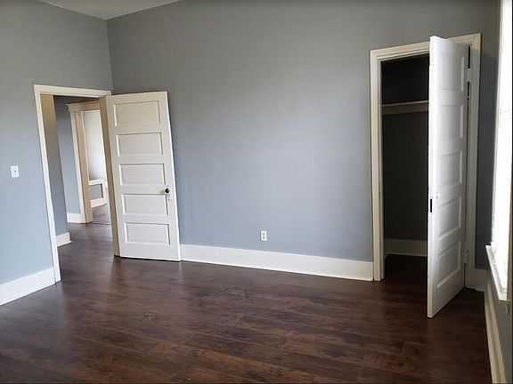 1970 Court Ave - Photo 2 of 21