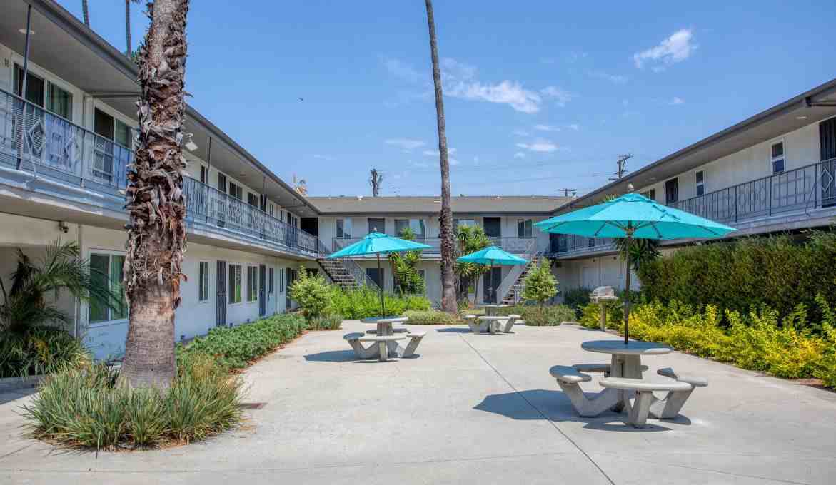 Crenshaw Manor Apartments 10800 Crenshaw Blvd, Inglewood, CA 90303