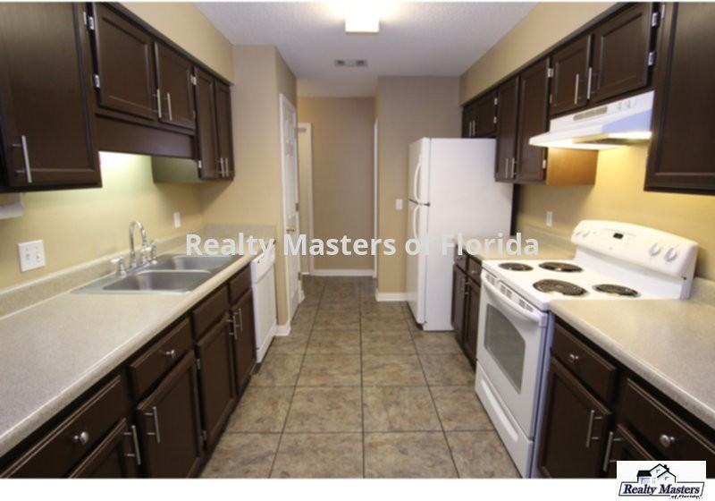 1008 Tanton Cir - Photo 2 of 12