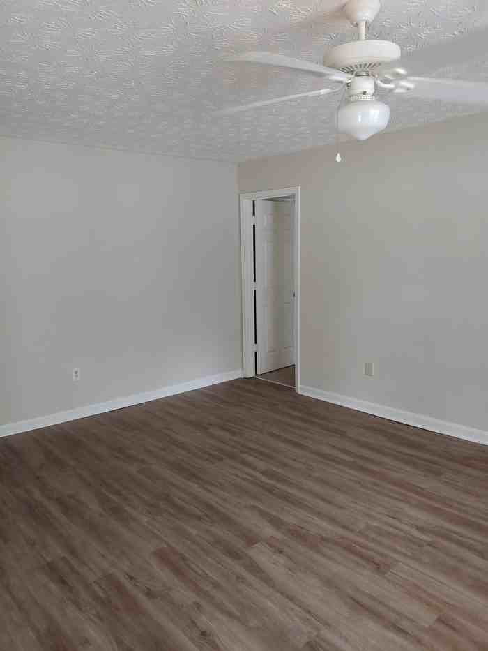 401 Beaver Pointe Dr - Photo 2 of 5