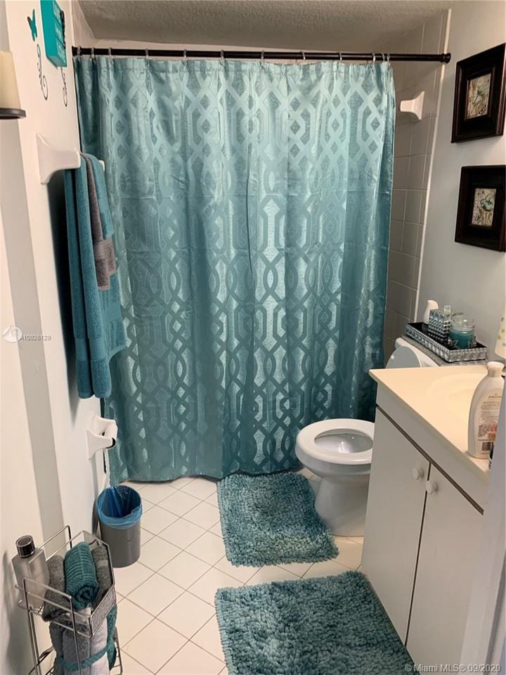 venetia garden - Photo 3 of 6