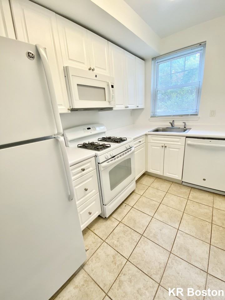 144 Sherman Rd - Photo 3 of 10