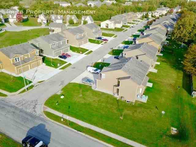 2088 S 137th St - Photo 3 of 26