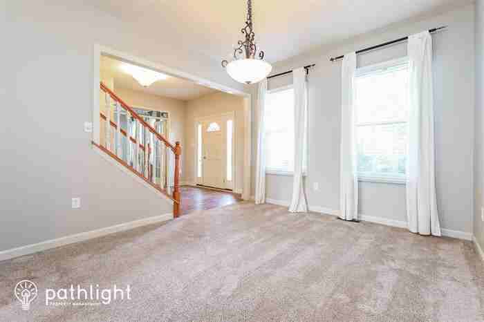 5028 Stags Leap Ln - Photo 3 of 16