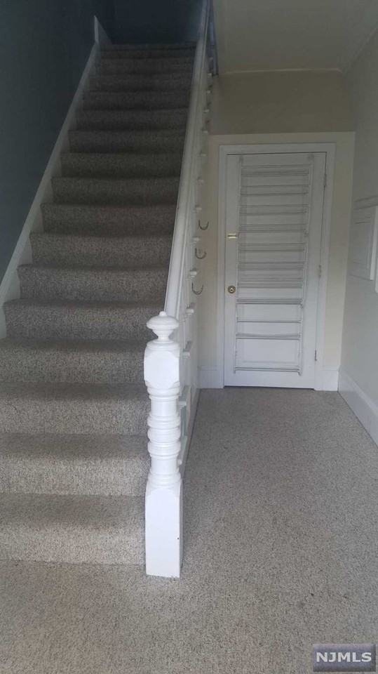 32 32 South Avenue Unit 2nd/3r Floor - Photo 2 of 24