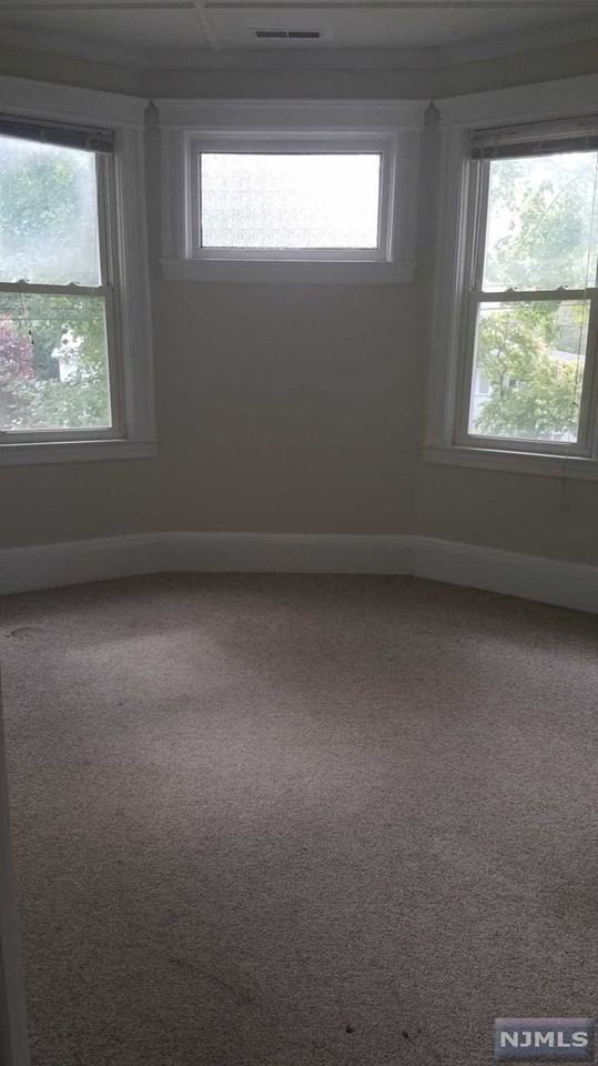 32 32 South Avenue Unit 2nd/3r Floor - Photo 3 of 24