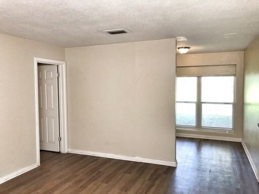 6043 Park St - Photo 2 of 9