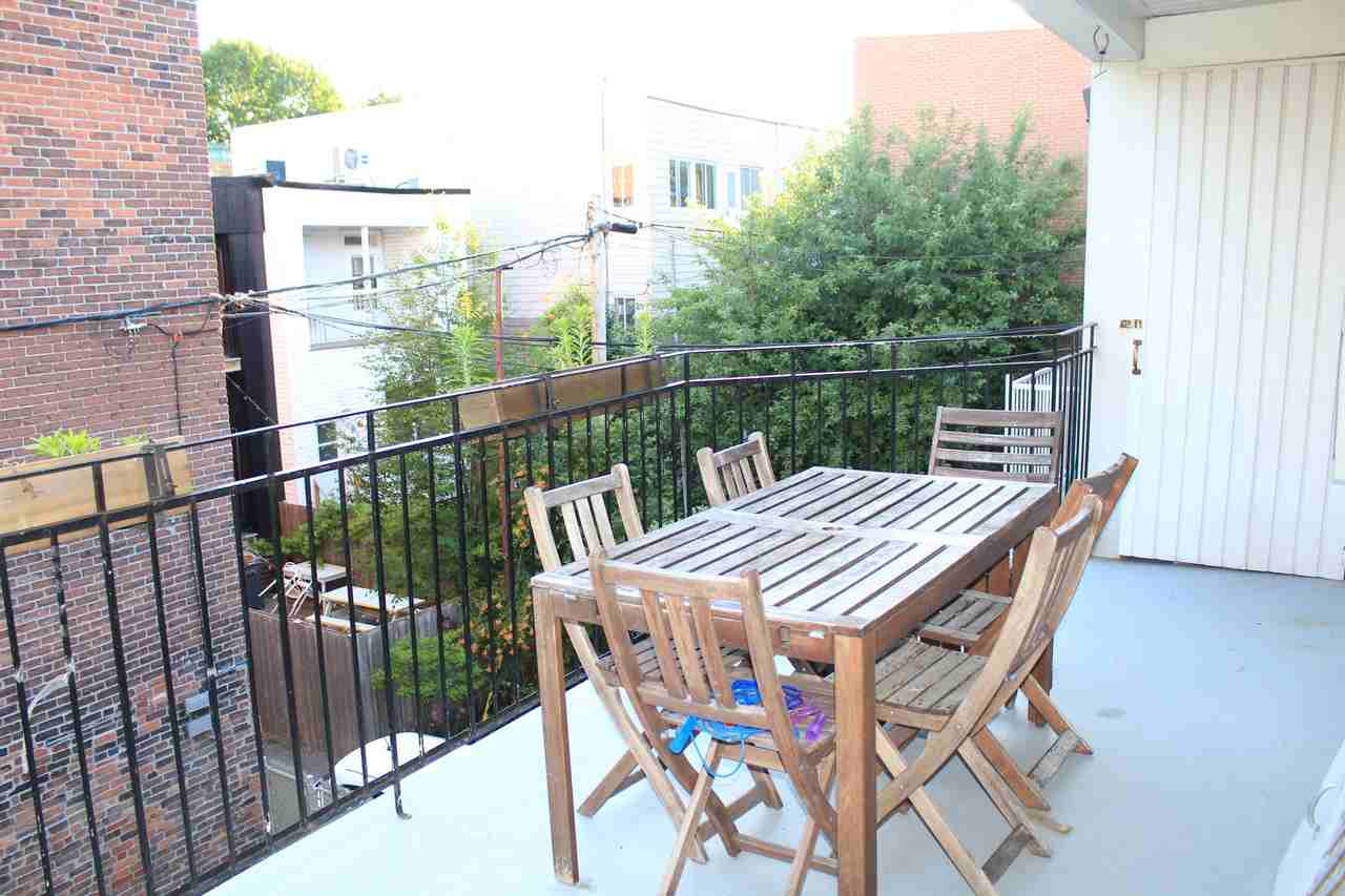 3626 Rue De Bullion - Photo 3 of 15