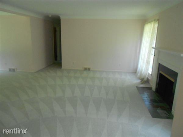 28807 Somerset Pl - Photo 3 of 5