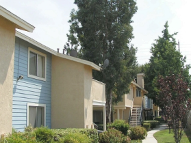 Kendall Park Apartments - Photo 2 of 6