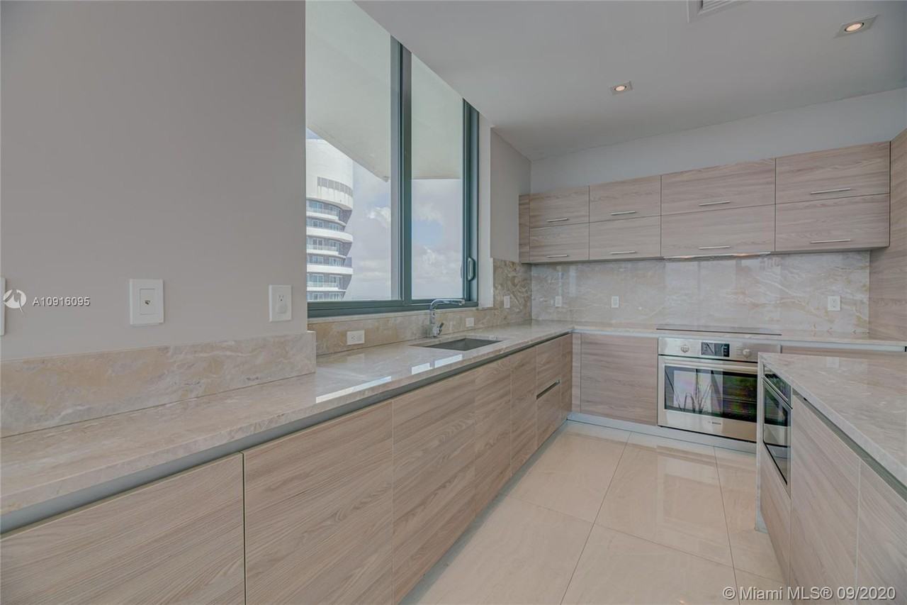 SLS Brickell - Photo 2 of 15