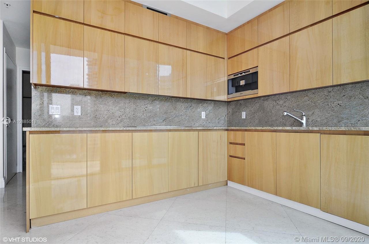 CONTINUUM ON SOUTH BEACH - Photo 2 of 9