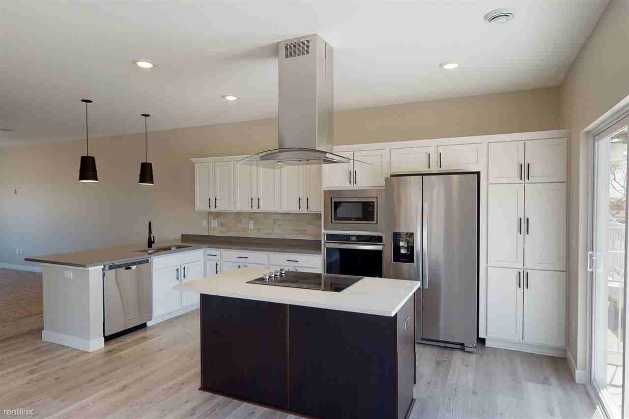 The Cove at MapleWood - Photo 3 of 25