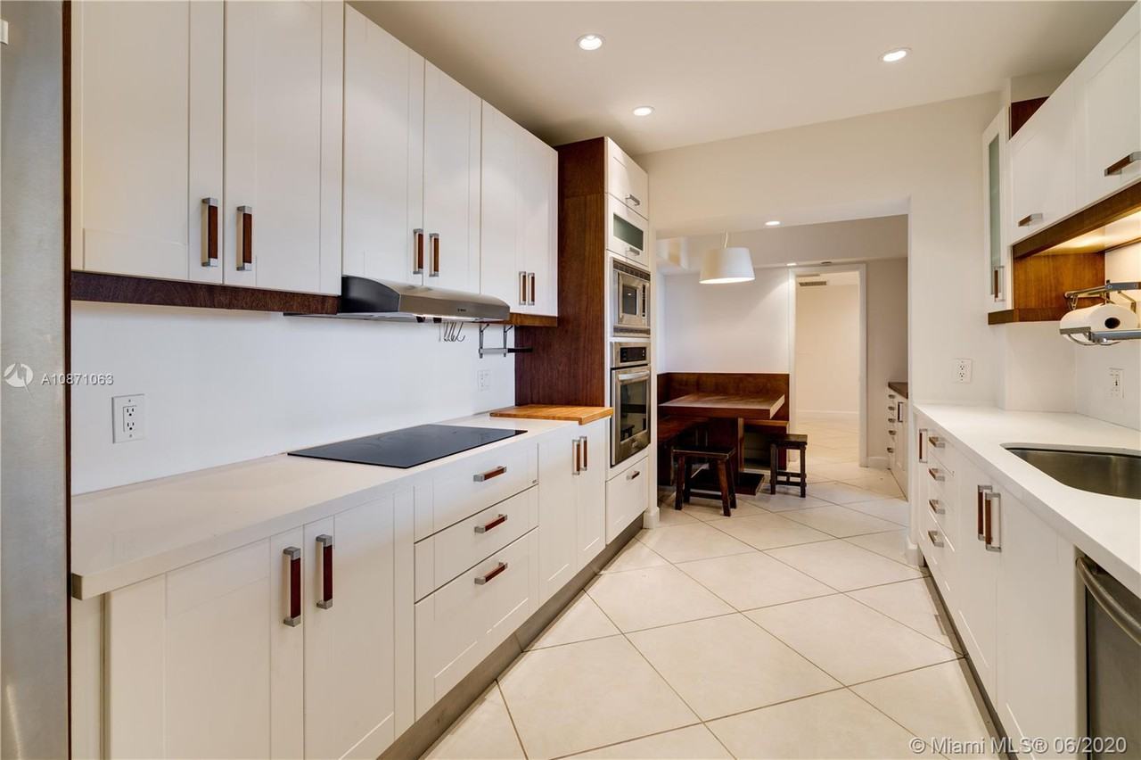 THE EMERALDBAY @ KEY COLO - Photo 2 of 12