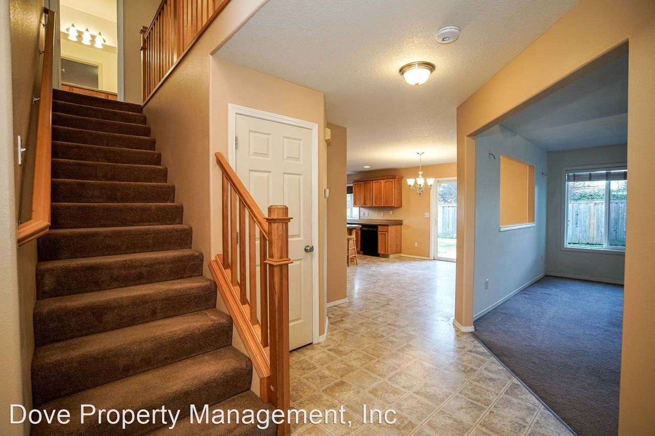 1109 Se 182nd Ave - Photo 2 of 21
