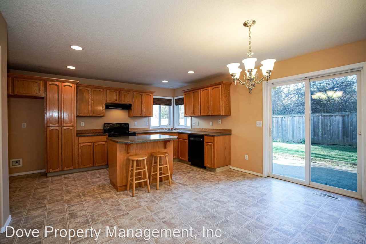 1109 Se 182nd Ave - Photo 3 of 21