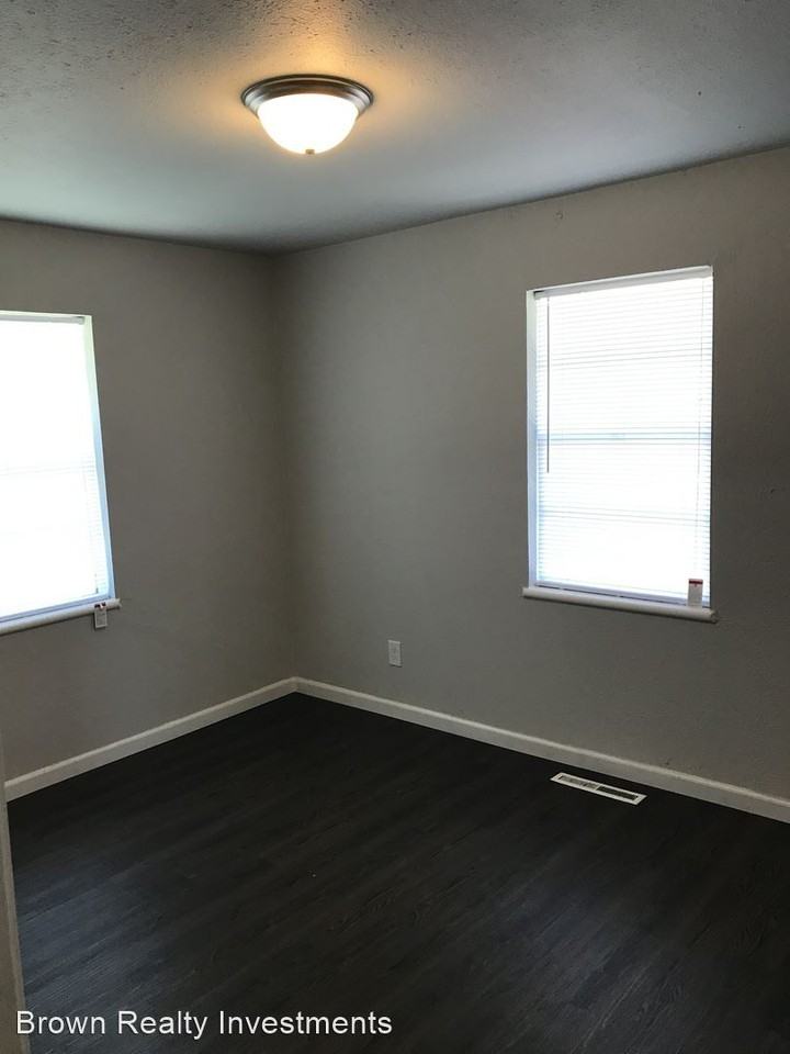 920 Sw 64th St - Photo 3 of 9