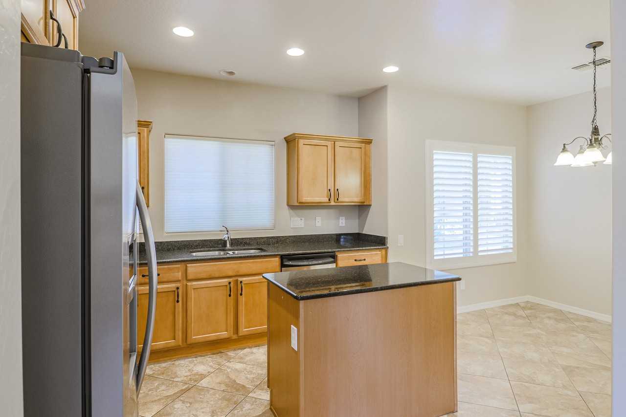 3625 E Zachary Dr - Photo 6 of 31