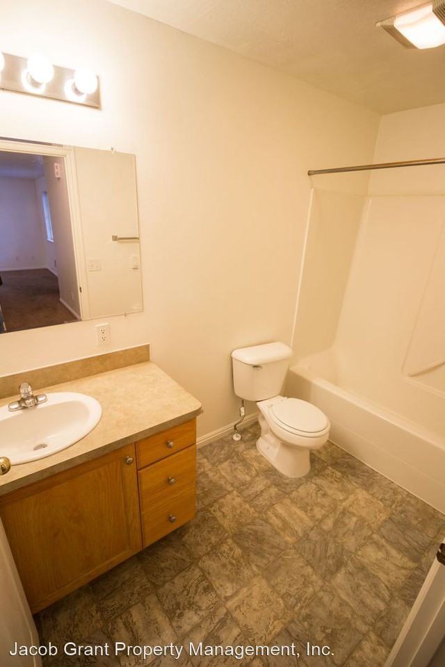 3560 Deloy Dr - Photo 3 of 7