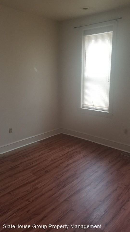 930 N 6th St - Photo 2 of 4