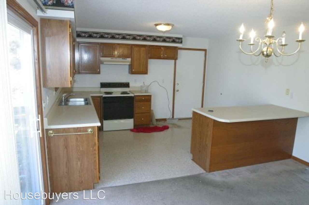 2131 Se 8th St - Photo 3 of 9