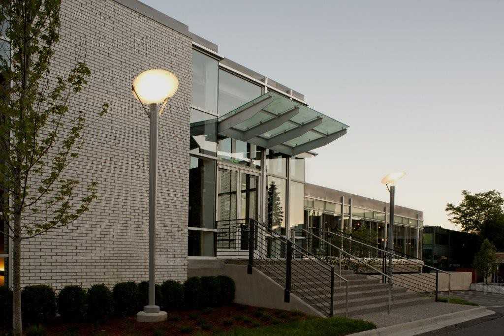 550 W Merrill St - Photo 2 of 6