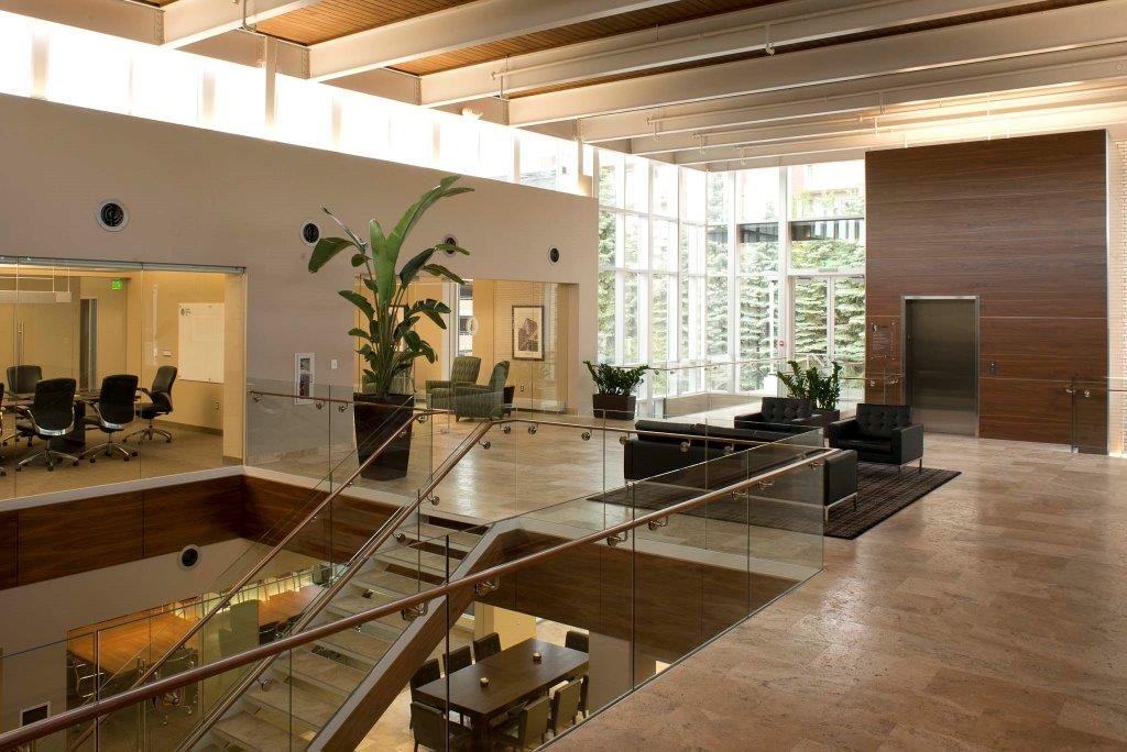 550 W Merrill St - Photo 3 of 6