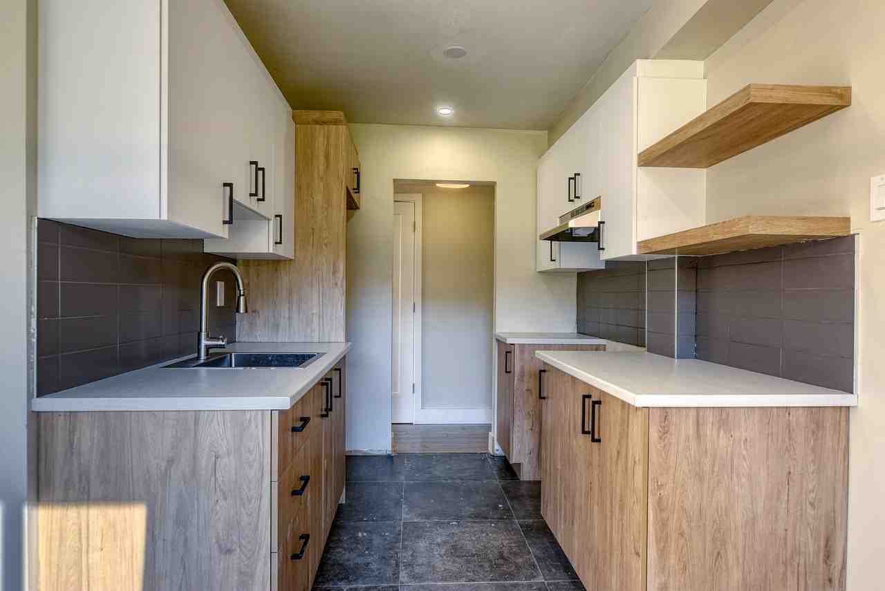 2270 Boulevard La Fayette - Photo 3 of 12