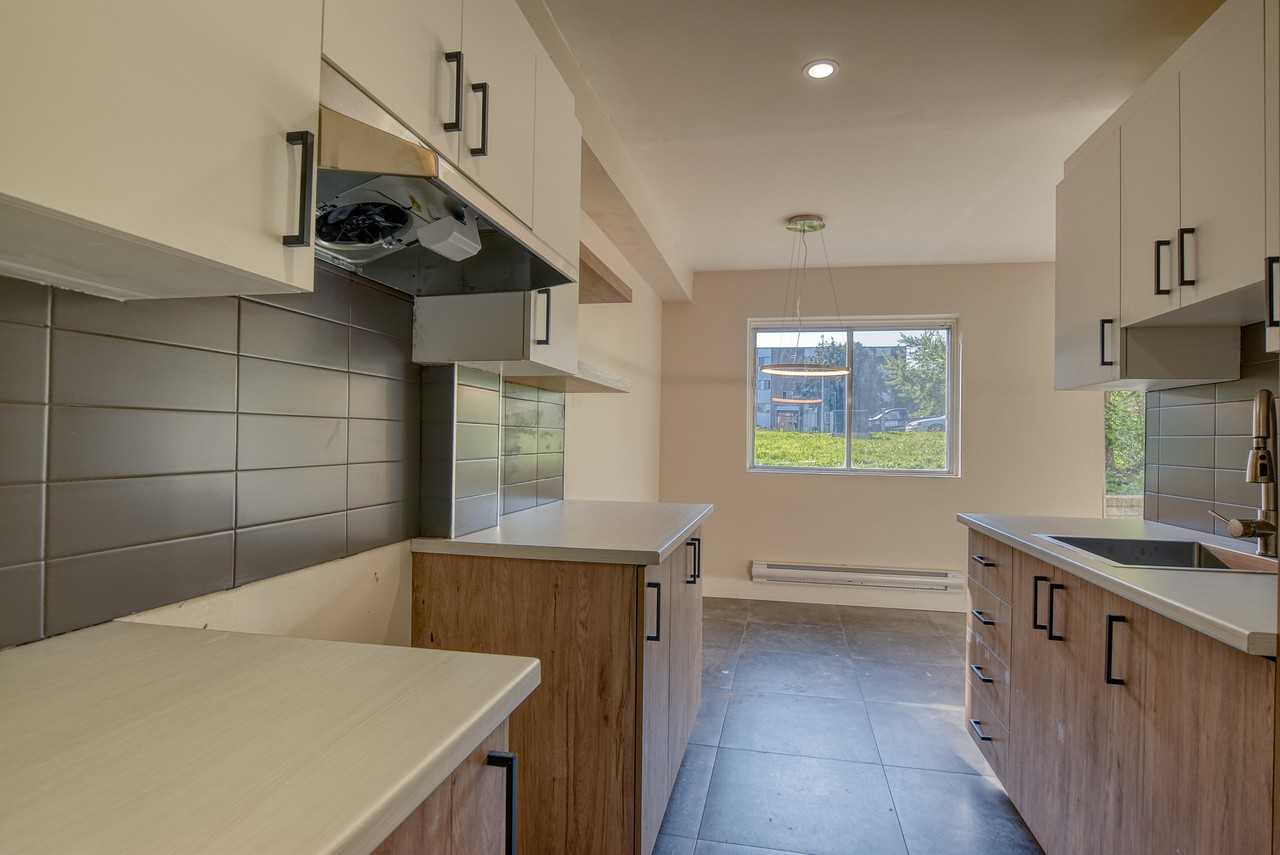 2270 Boulevard La Fayette - Photo 2 of 12