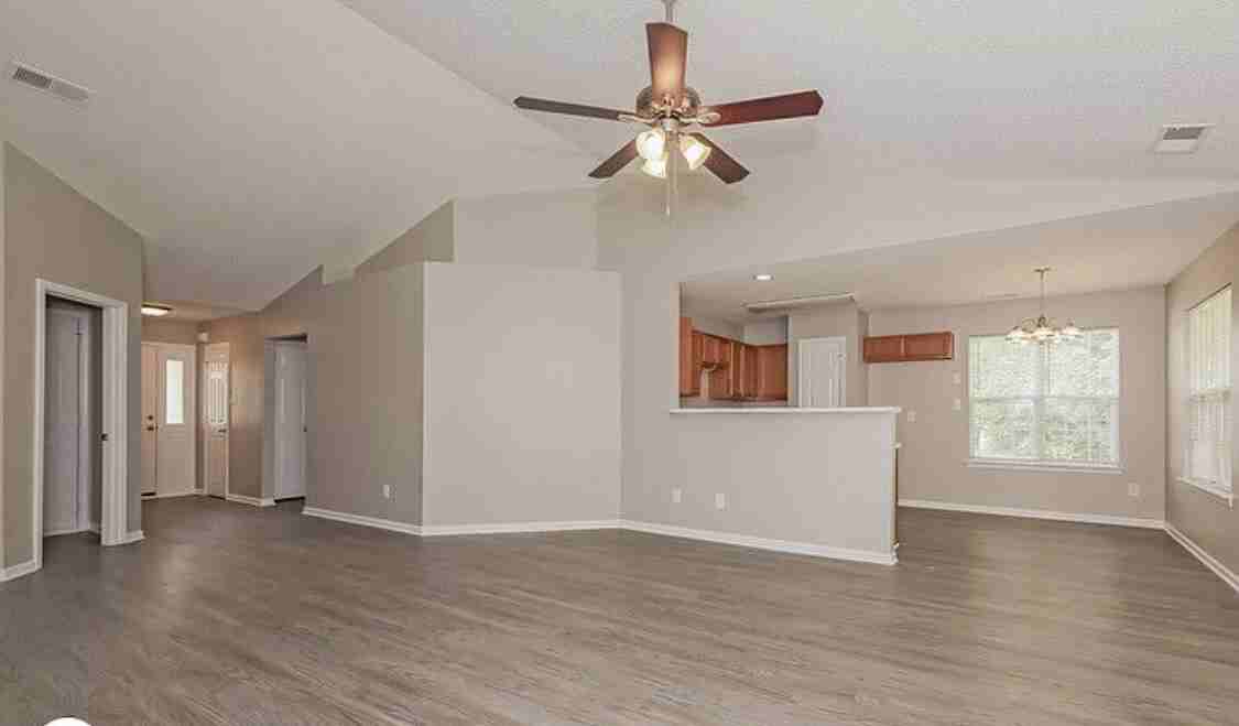 832 Almora Dr - Photo 3 of 10