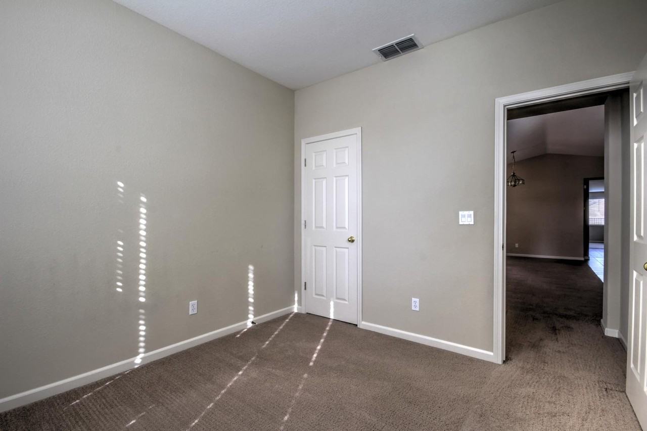 20528 Sarazen Ln - Photo 3 of 25