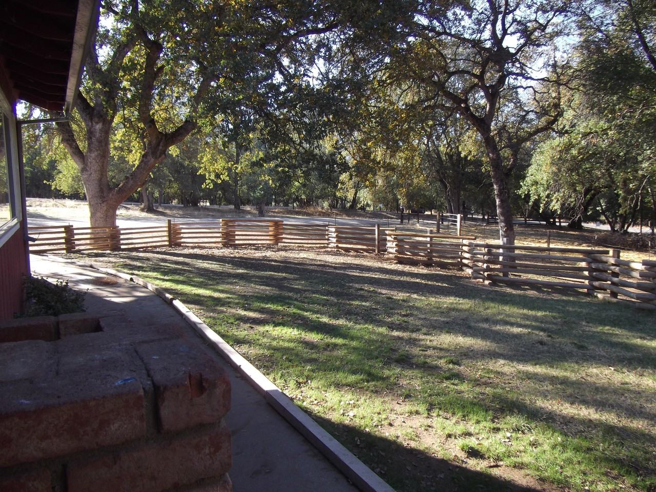 18685 Live Oak Rd - Photo 2 of 9