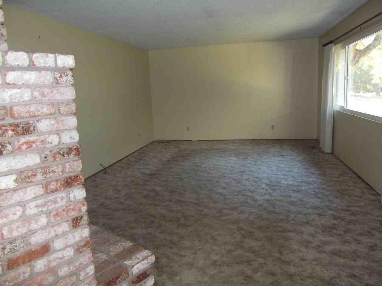 18685 Live Oak Rd - Photo 3 of 9