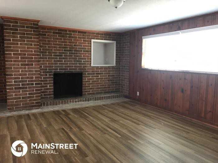 2329 Burgoyne Ct - Photo 2 of 12