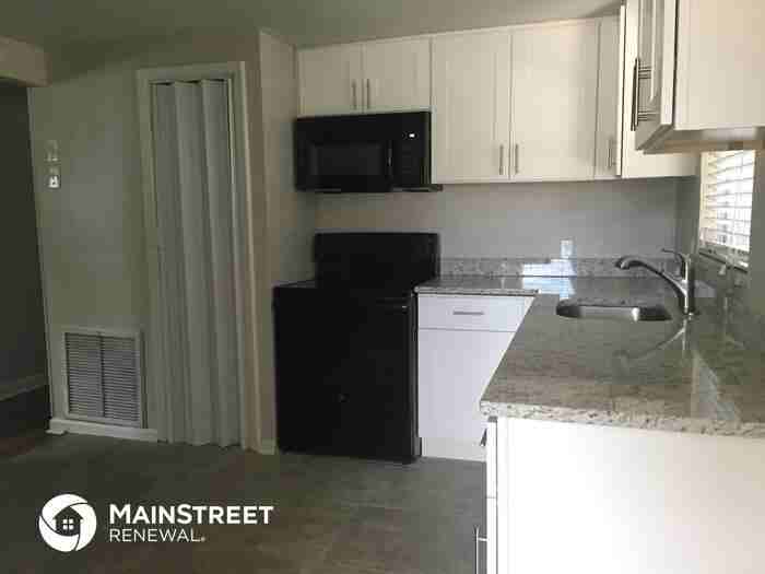 2329 Burgoyne Ct - Photo 3 of 12