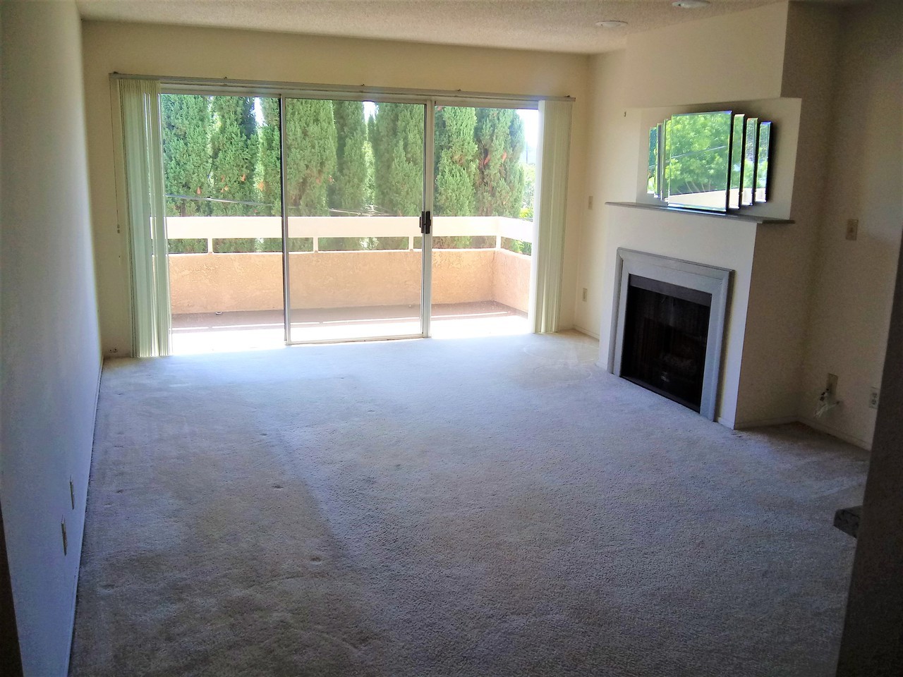 2 Bed/2 Bath $2500/mo - 1103 Sq. Ft. Best Price in the Area! - Photo 3 of 7