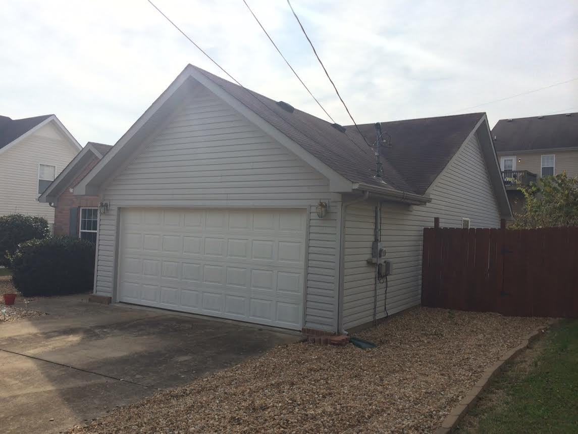 835 Lavergne Ln - Photo 3 of 3