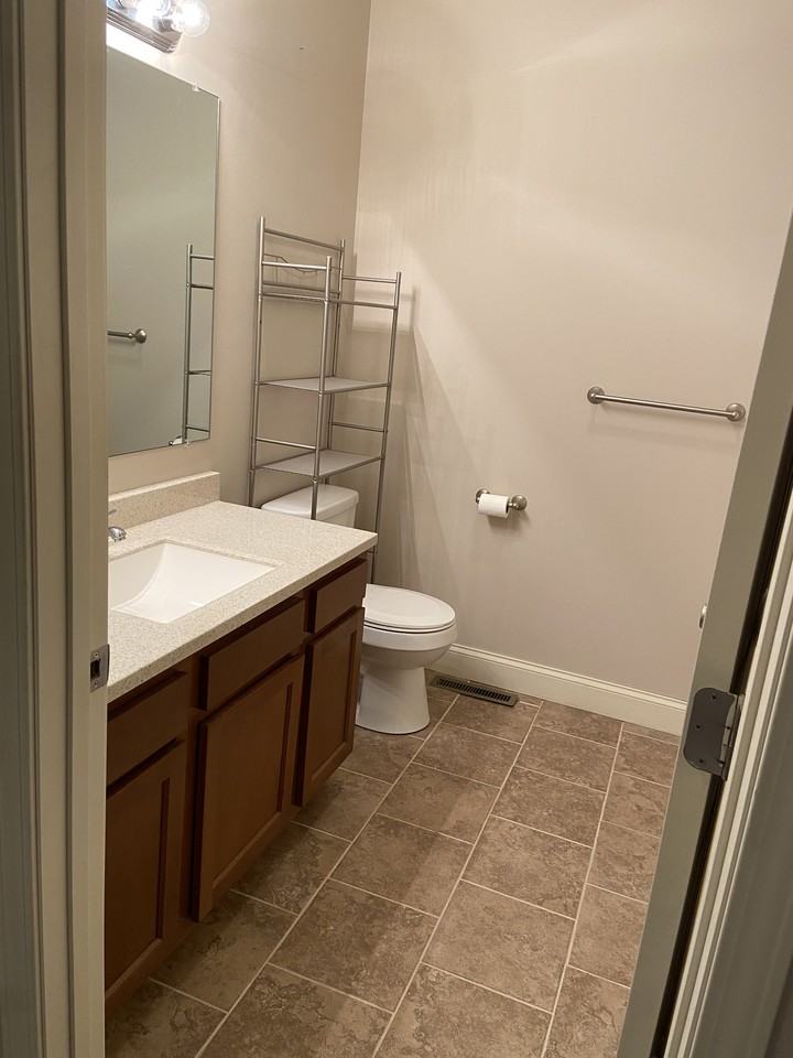 Unit with balcony - Photo 3 of 9