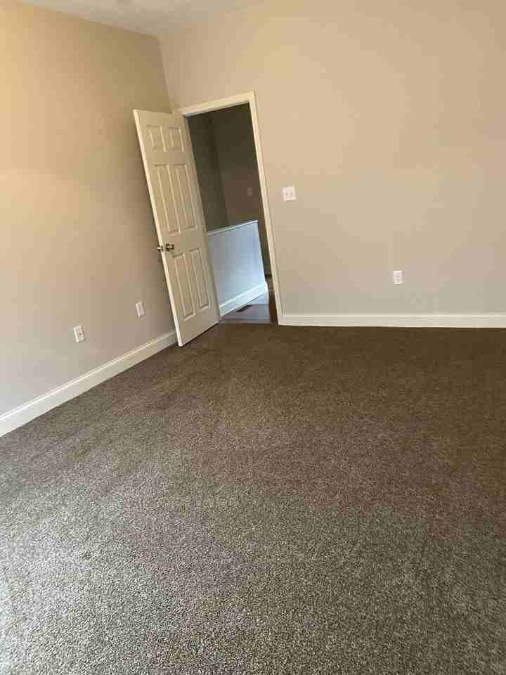 Unit with balcony - Photo 4 of 9