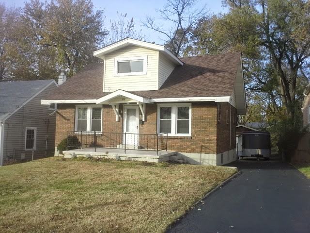 9221 Delphine Ave - Photo 2 of 15