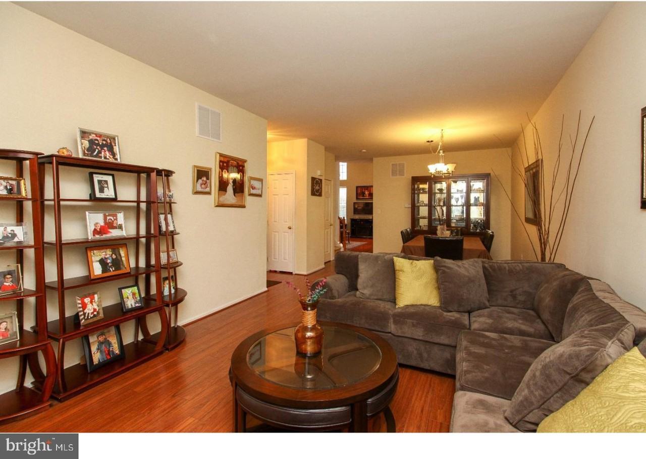 171 Pennsbury Ln - Photo 2 of 15