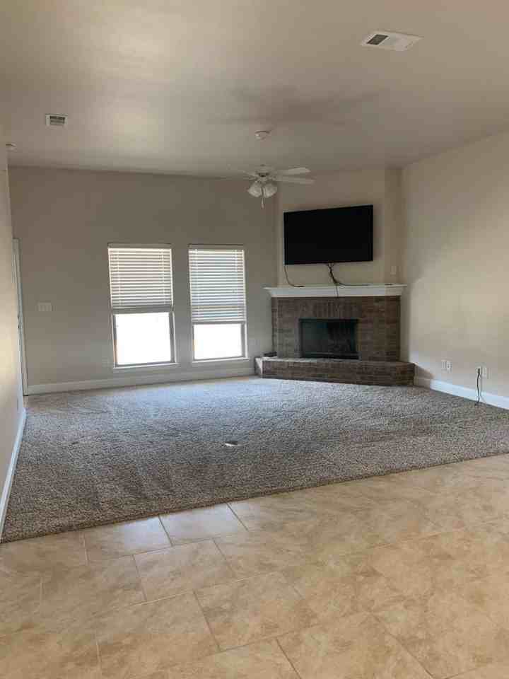 905 E 98th St - Photo 3 of 9