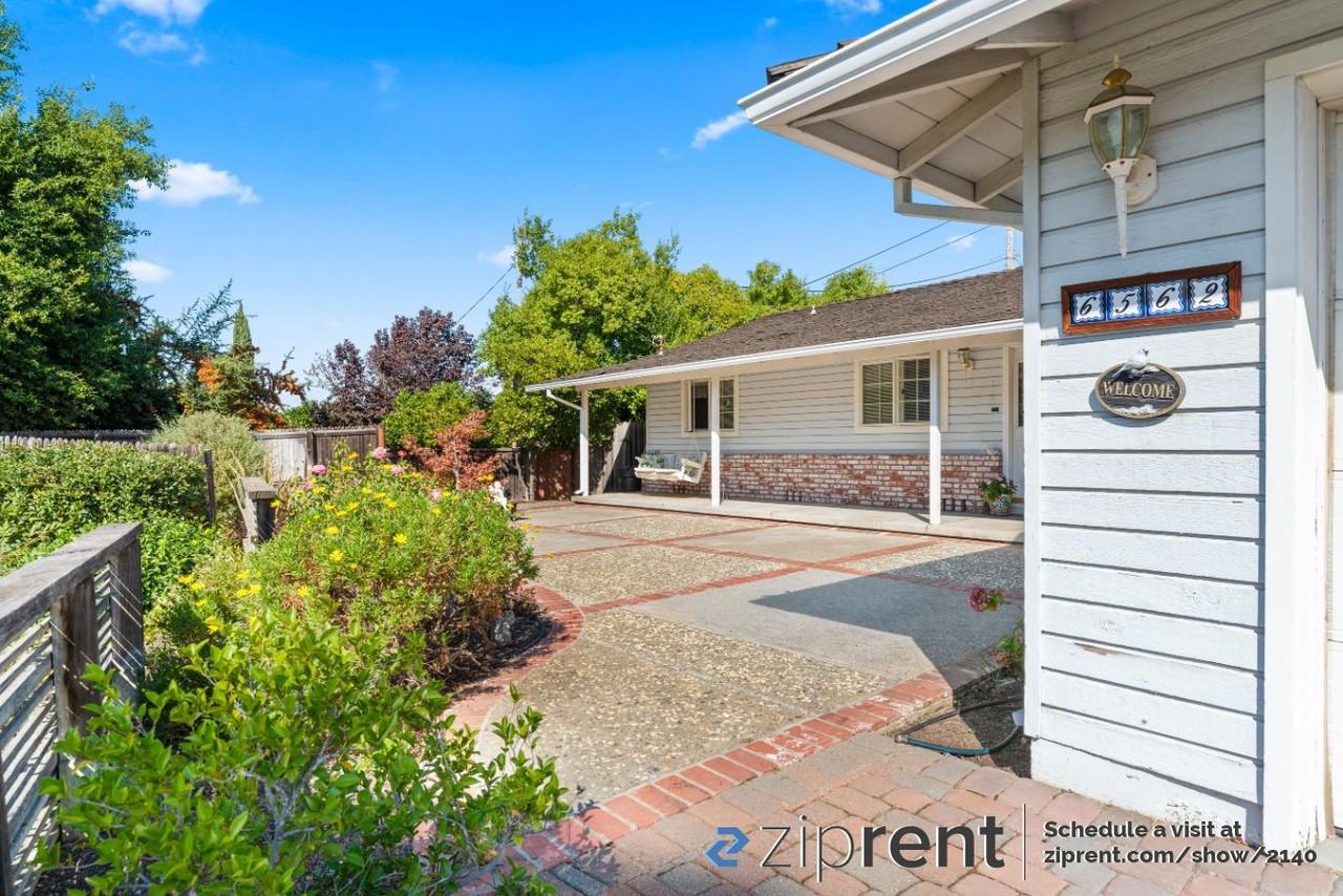 6562 Tam Oshanter Dr - Photo 2 of 20