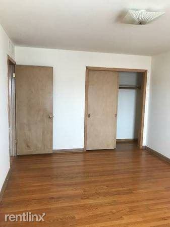 4901 4901 Crain St 2 - Photo 3 of 5